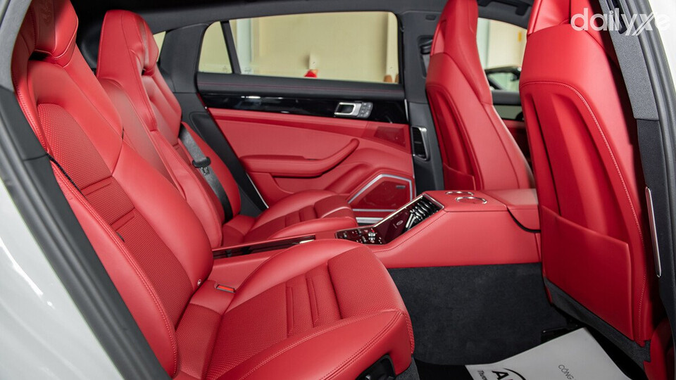 Hàng ghế nghiệm thoải mái và tiện nghi