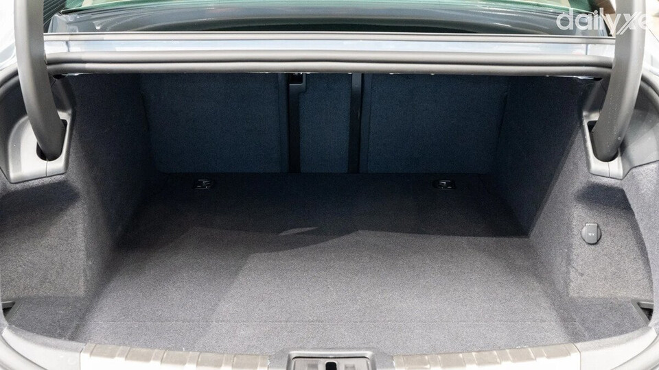 Khoang chứa đồ của Porsche Taycan vô cùng rộng rãi và tiện dụng
