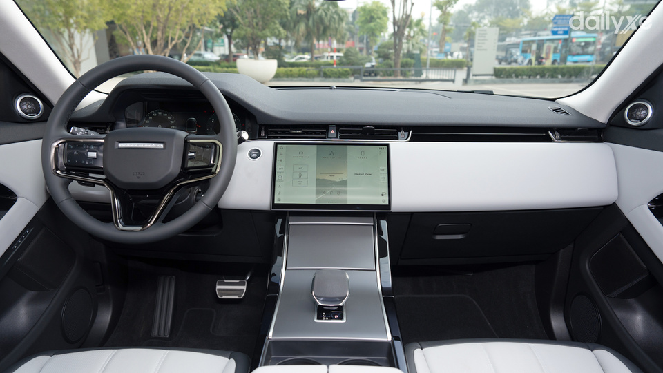 Sử dụng các chất liệu cao cấp hiện đại cho khoang nội thất bọc da Windsor