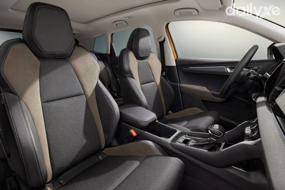 Hệ thống ghế ngồi bọc da với họa tiết đẹp mắt