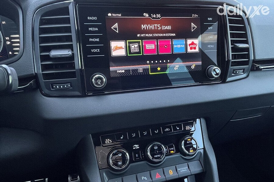 Màn hình cảm ứng trung tâm cung cấp chức năng giải trí