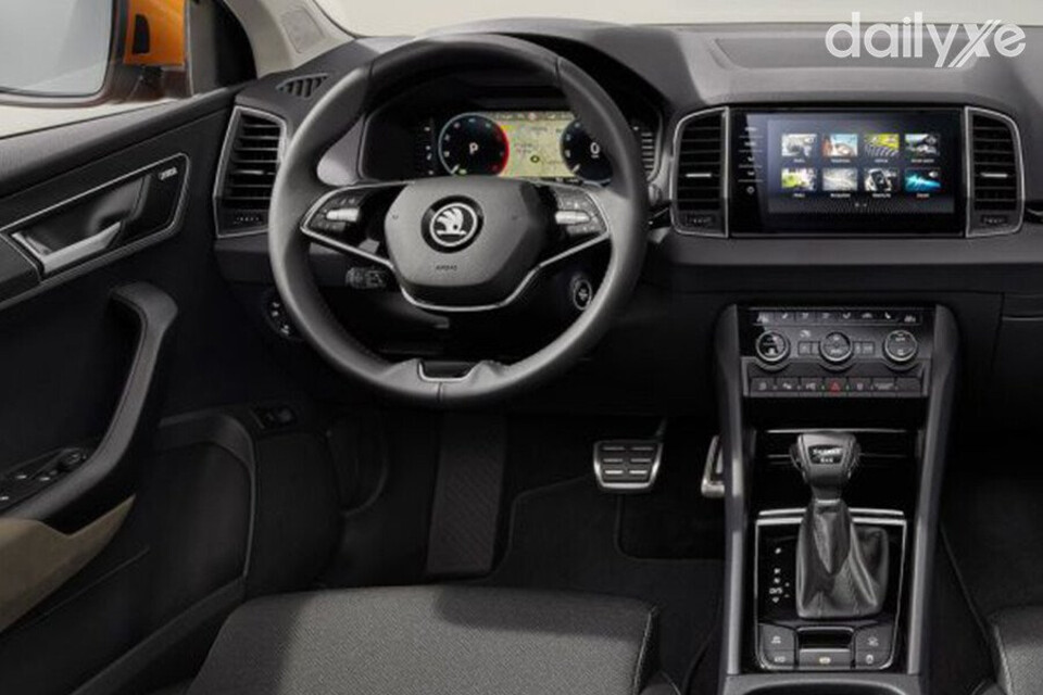 Vô lăng xe thiết kế lạ mắt, có chức năng sưởi và nhiều phím chức năng