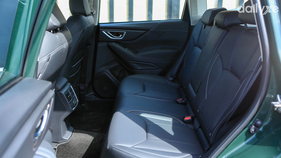 Hàng ghế thứ hai rộng rãi và linh hoạt