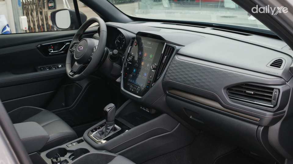 Subaru Forester sở hữu không gian nội thất rộng rãi nhiều tiện nghi