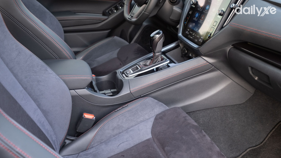 Ghế lái êm ái tạo cảm giác thoải mái cho người điều khiển