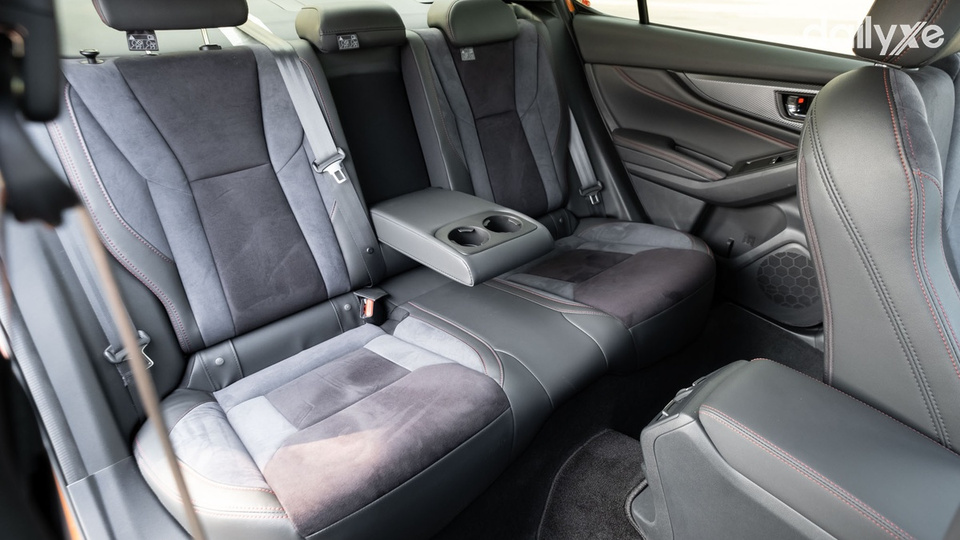 Hàng ghế thứ hai rộng rãi và linh hoạt