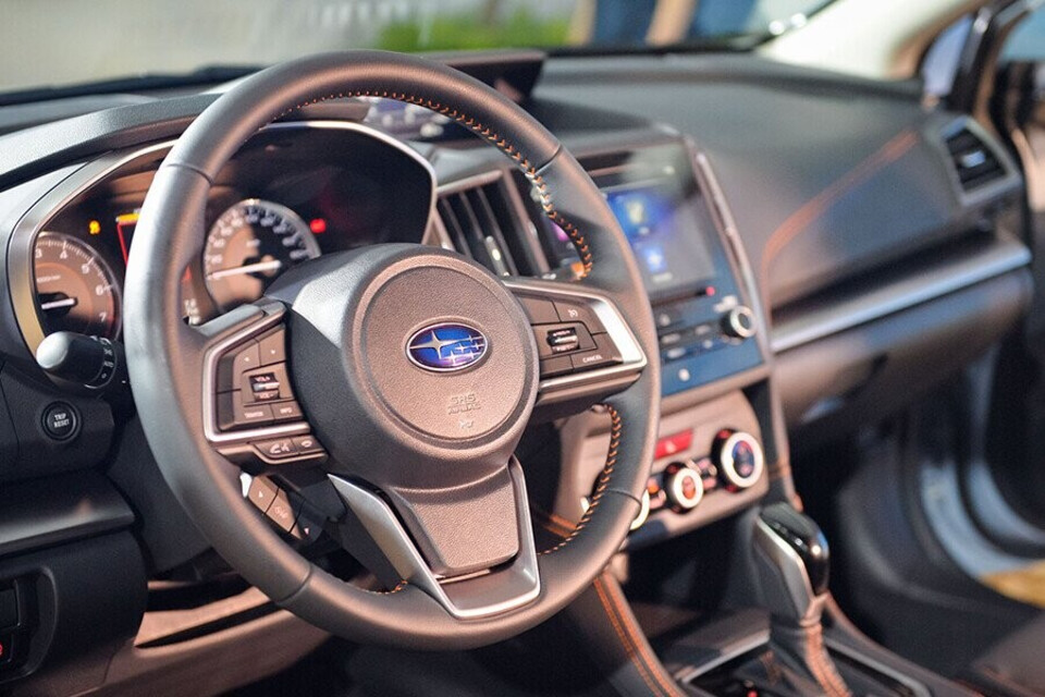 Vô lăng 3 chấu bọc da sanh trọng