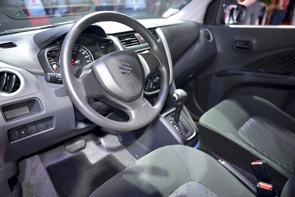 Khoang lái thoải mái người vận hành Khoang lái thoải mái người vận hành