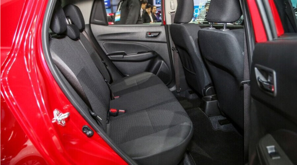 Hàng ghế sau Swift rộng rãi