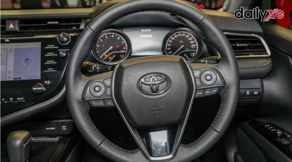 Vô lăng 3 chấu tích hợp nhiều chức năng tiện dụng Vô lăng 3 chấu tích hợp nhiều chức năng tiện dụng