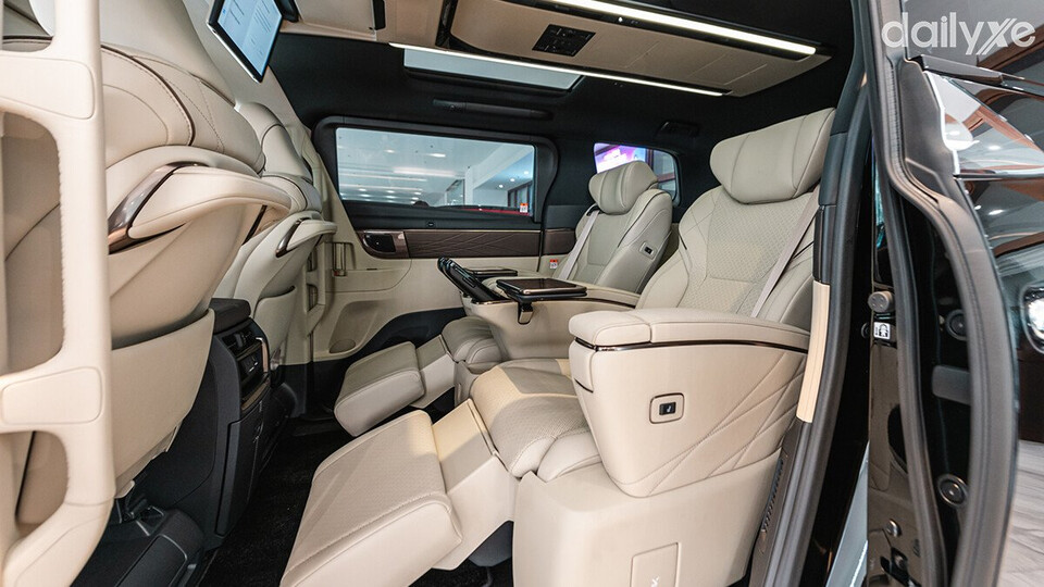 Ghế ngồi hoàn toàn được bọc da cao cấp