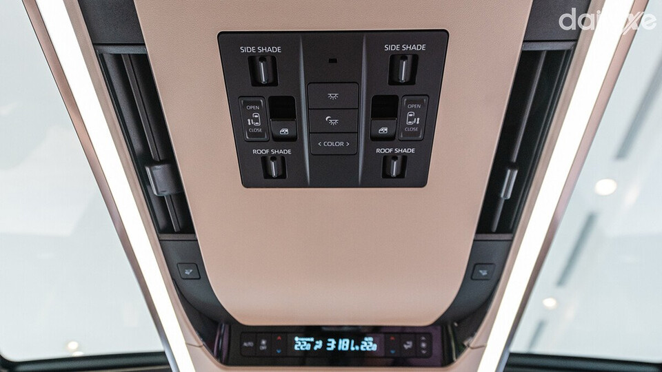 Đèn trần Toyota Alphard nhiều màu sắc tùy chọn