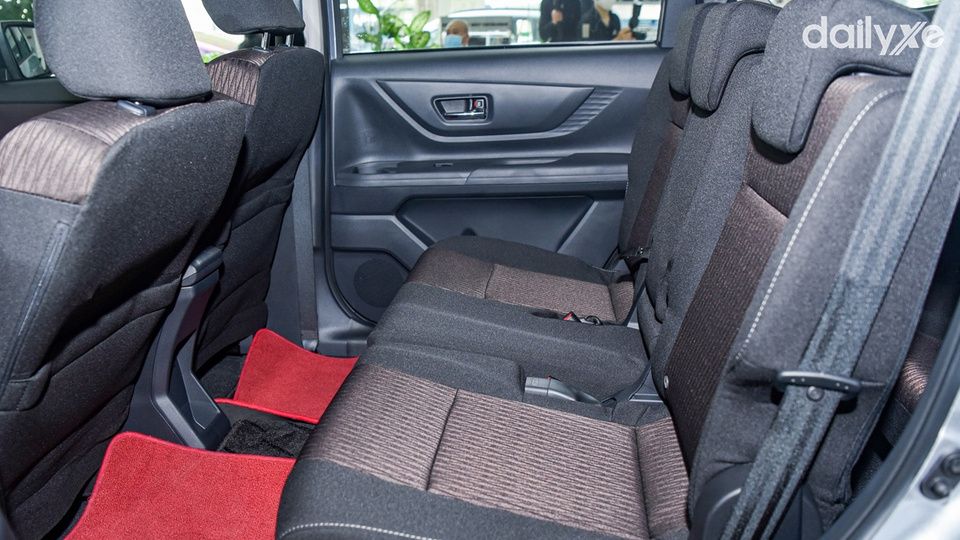 Hàng ghế 2 rộng rãi