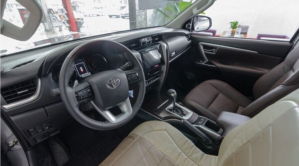 Fortuner không gian nội thất rộng rãi