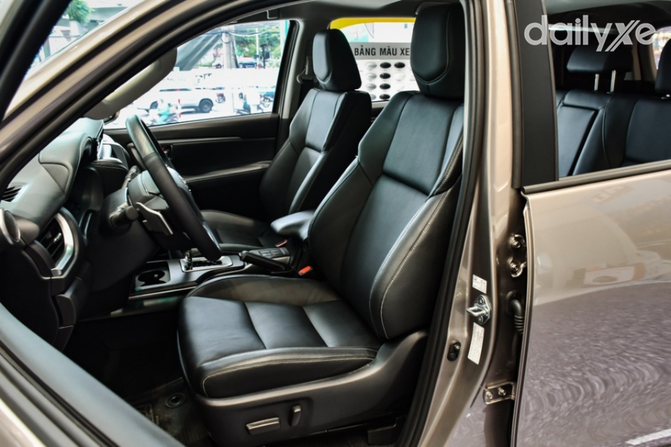 Ghế ngồi sử dụng chất liệu cao cấp