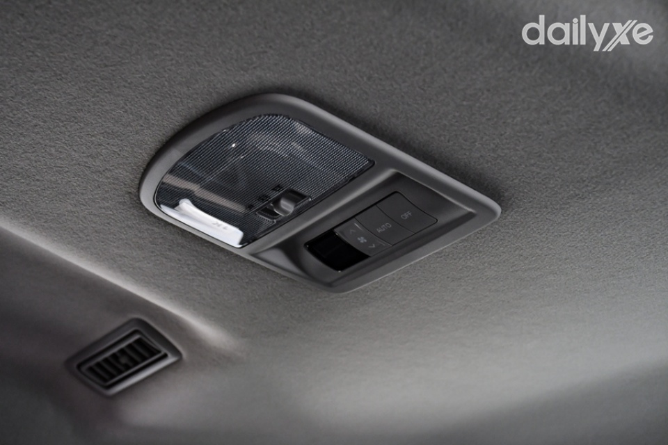 Đèn trần Toyota Fortuner