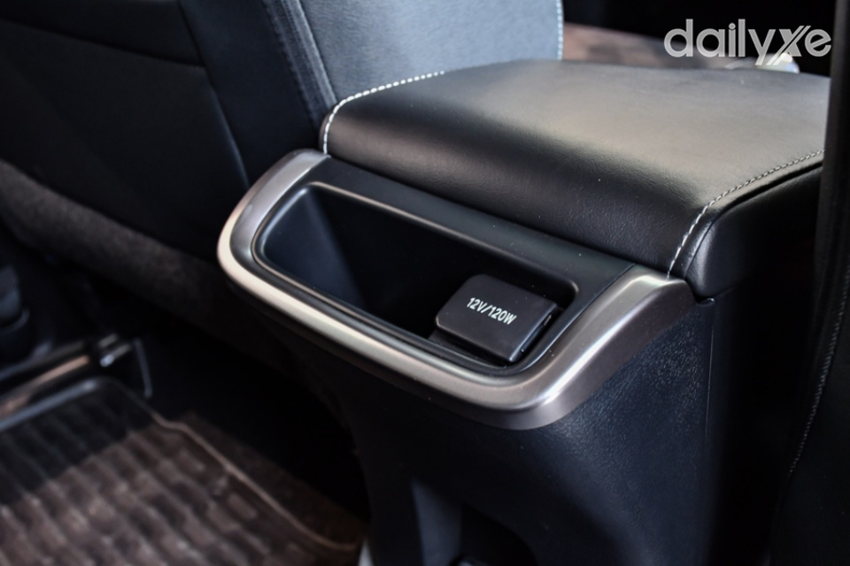 Trang bị cổng sạc 12V