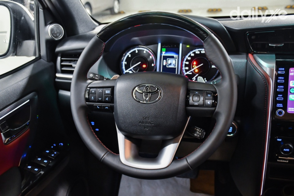 Tay lái bọc da cao cấp