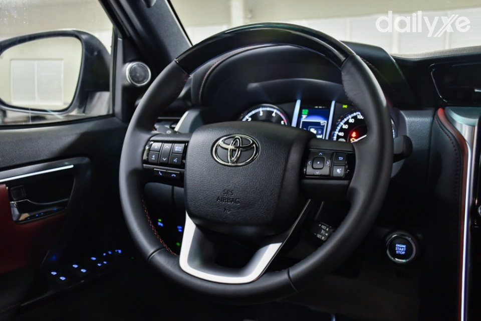 Tay lái bọc da cao cấp