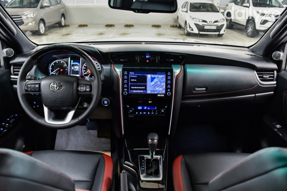 Khoang lái thiết tiện nghi