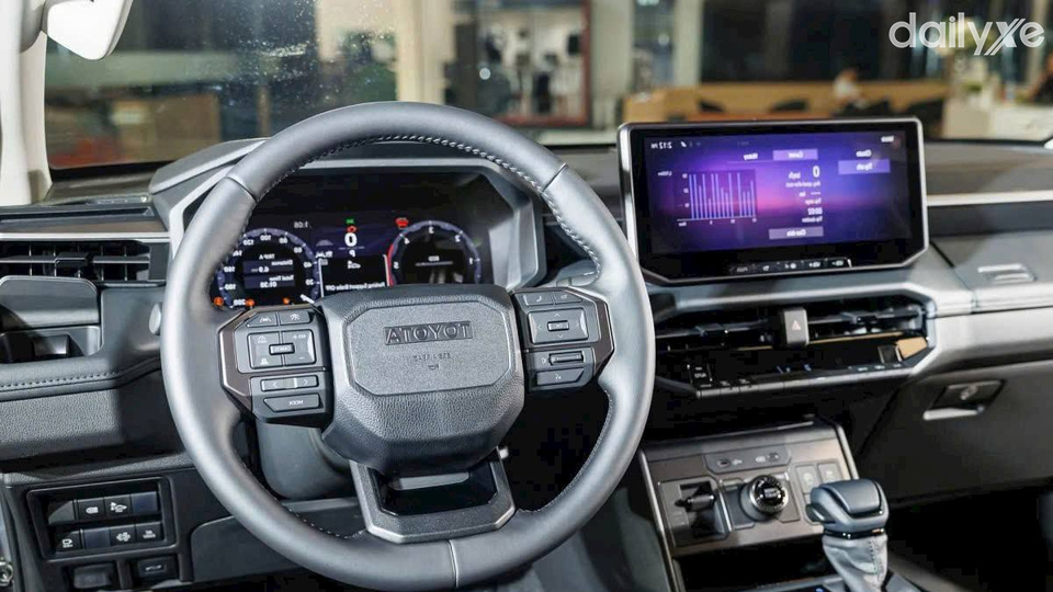 Vô-lăng 3 chấu thiết kế thể thao