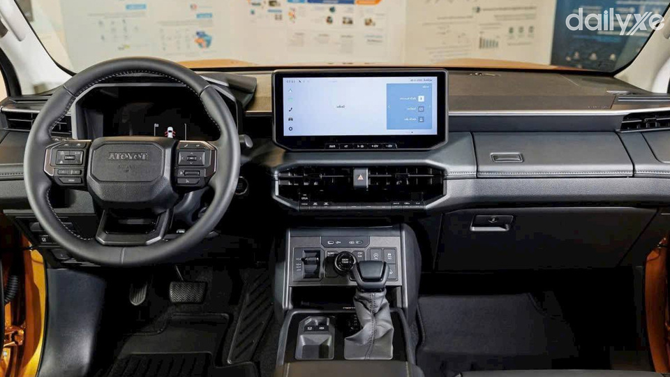 Khu vực bảng táp-lô và cụm điều khiển trung tâm được bố trí khoa học