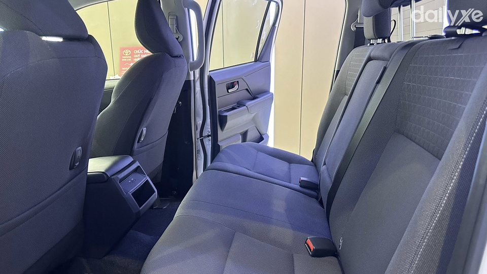 Hàng ghế sau rộng rãi