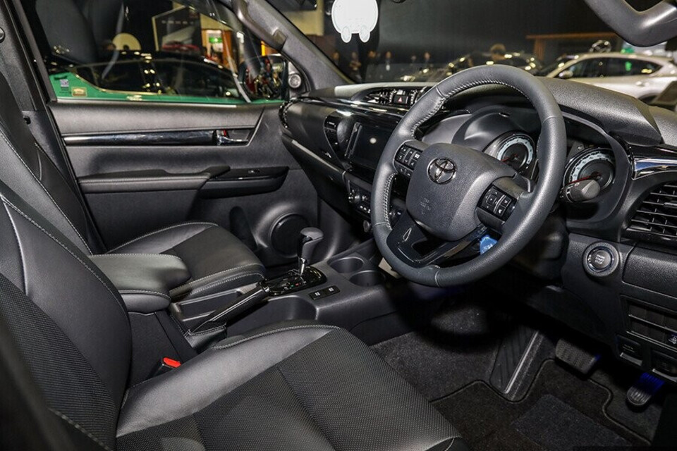 Tay lái thiết kế 3 chấu hiện đại và thể thao