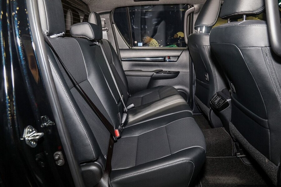 Hàng ghế sau rộng rãi