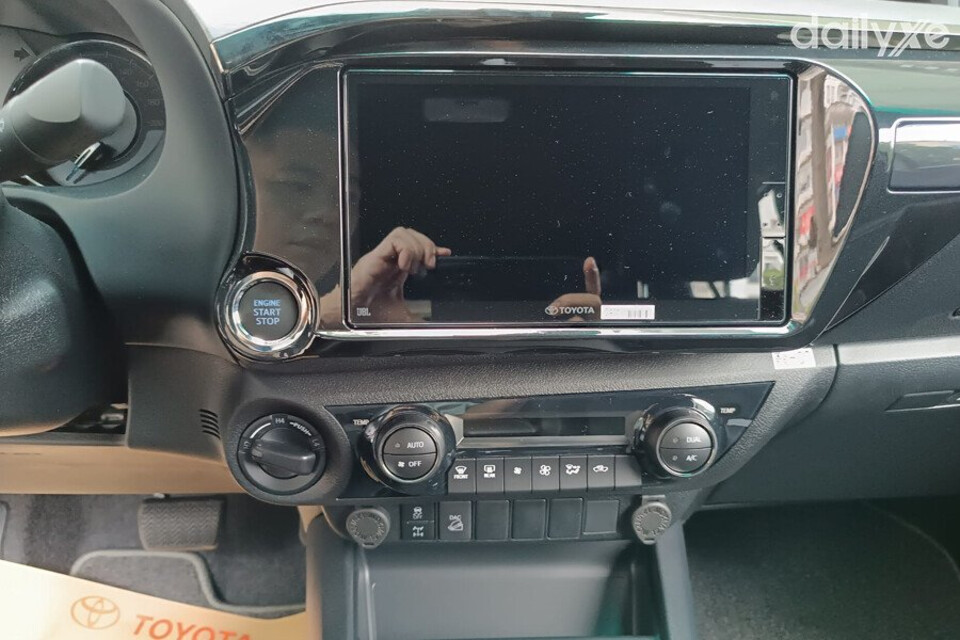 Màn hình cảm ứng giải trí đa phương tiện