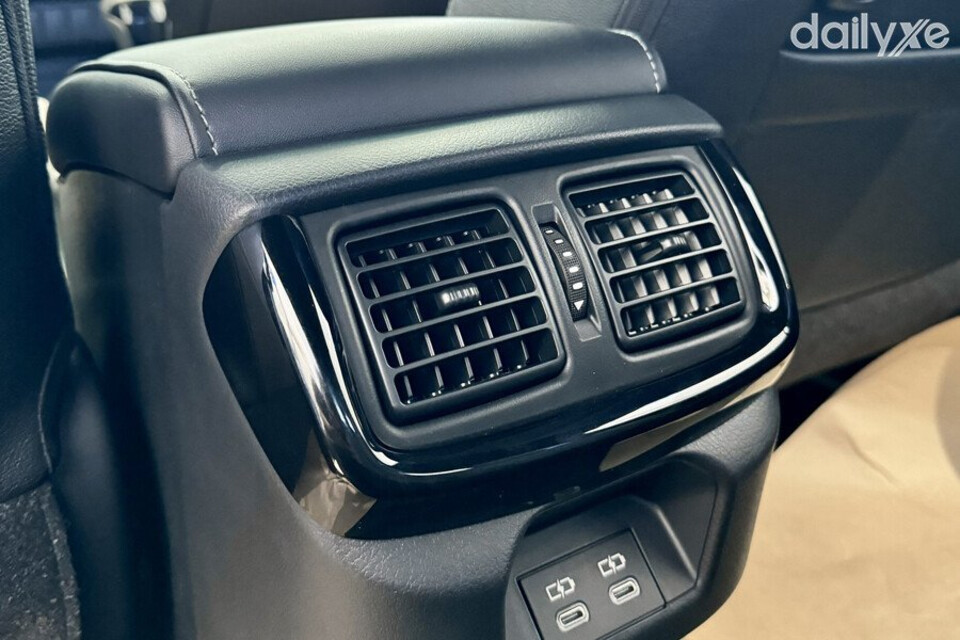 Cửa gió độc lập phía sau tạo ra cảm giác thoải mái cho mọi hành khách