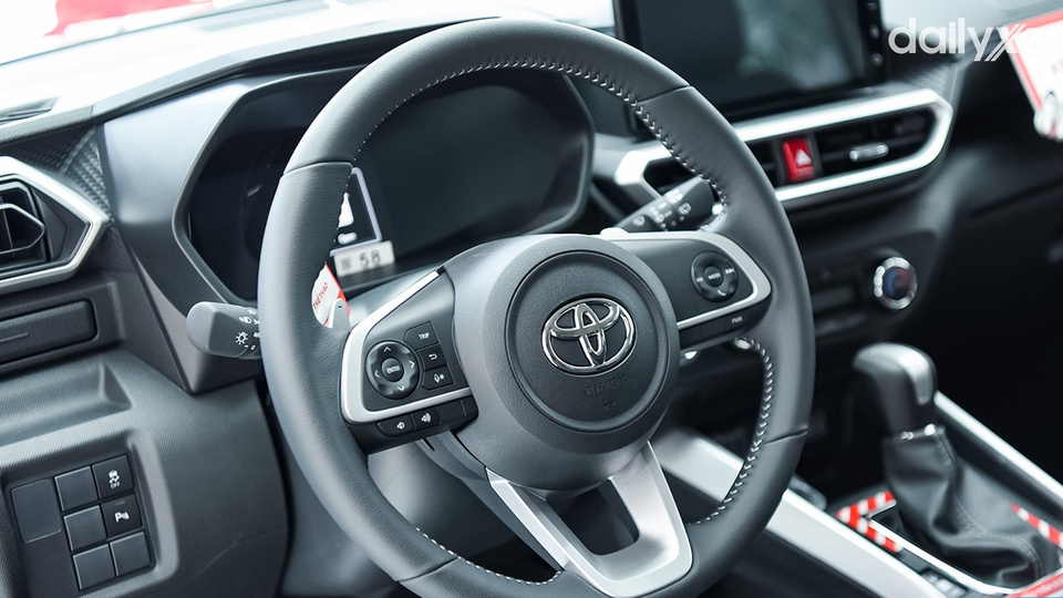 Vô lăng bọc da êm ái khi cầm nắm