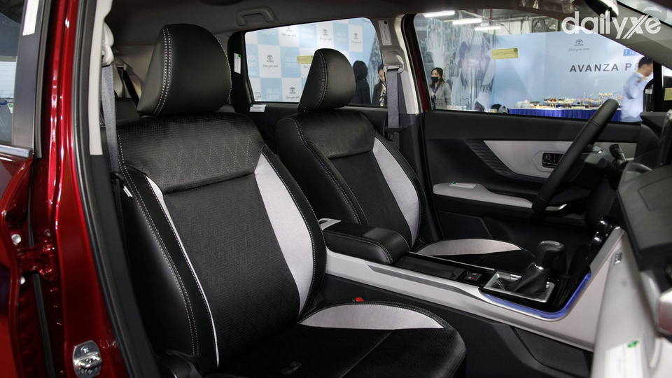 Ghế ngồi bọc da êm ái