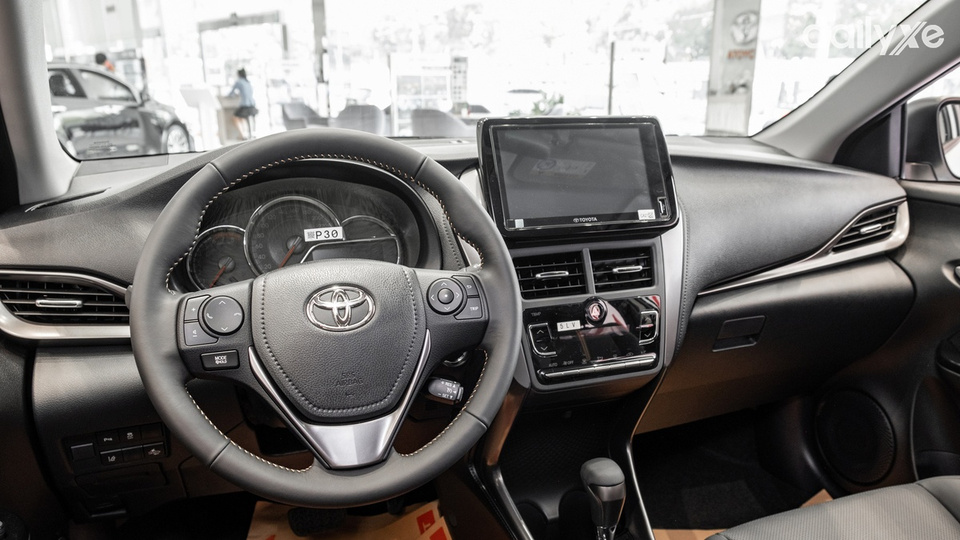 Vô lăng ba chấu đầm chắc khi cầm nắm