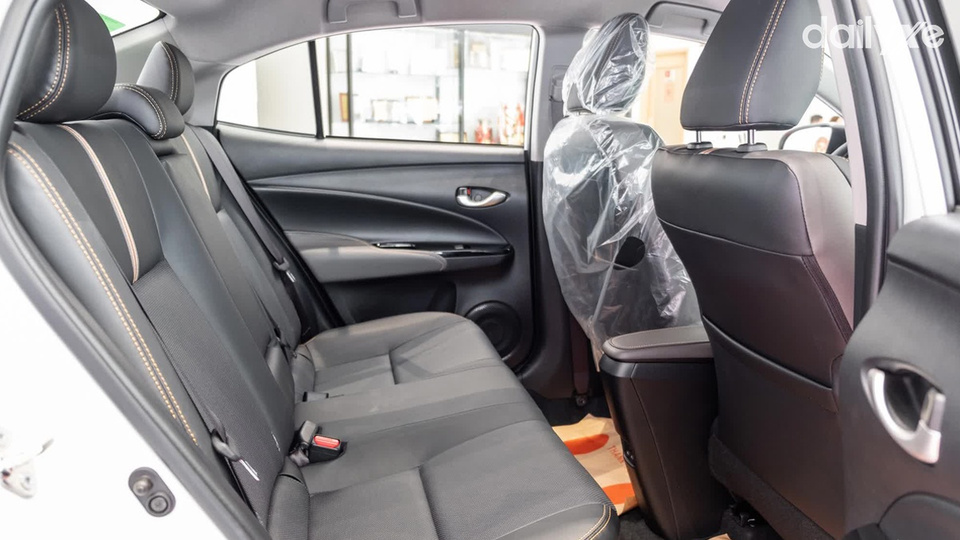 Hàng ghế sau rộng rãi