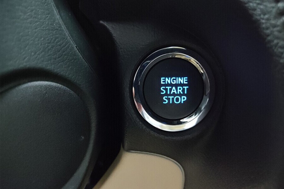 Nút bấm khởi động