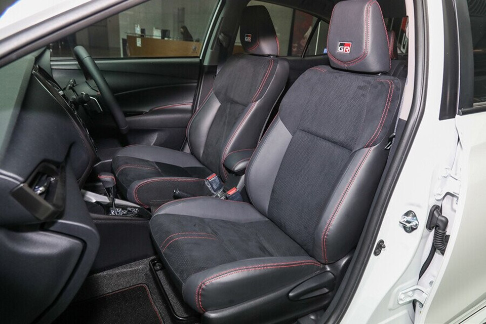 Ghế ngồi bọc da cao cấp