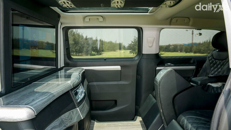 Traveller Premium thiết kế sang trọng Traveller Premium thiết kế sang trọng