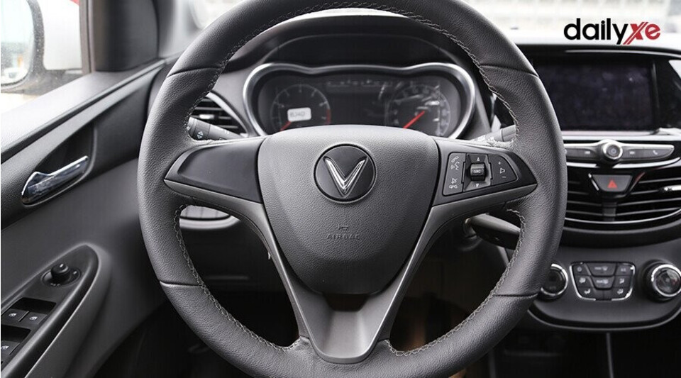 Vô lăng tích hợp nút bấm