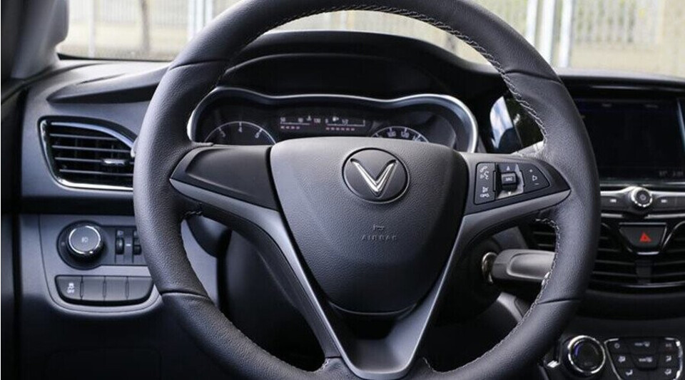 Tay lái Fadil thiết kế thể thao