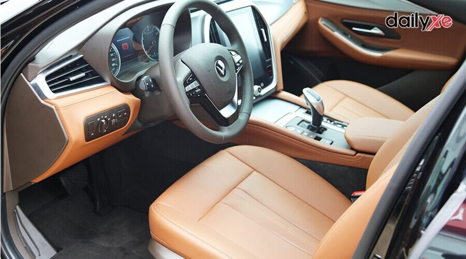 Khộng gian nội thất thiết kế sang trọng, chất liệu da cao cấp Khộng gian nội thất thiết kế sang trọng, chất liệu da cao cấp