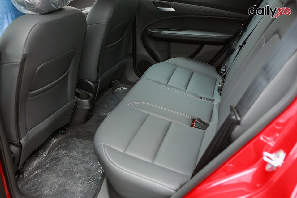 Hàng ghế sau rộng rãi