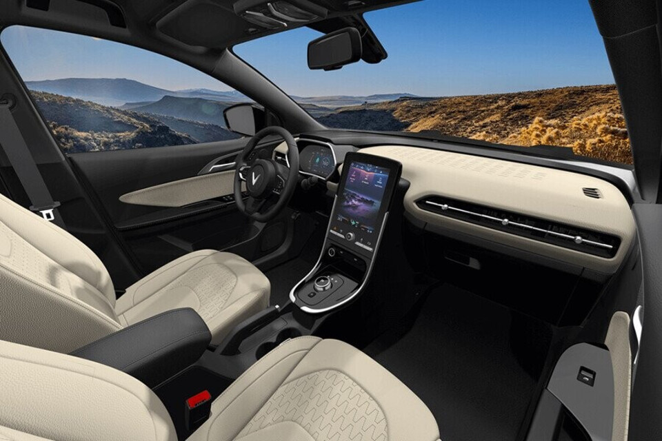 VF E34 được thiết kế nội thất rộng rãi