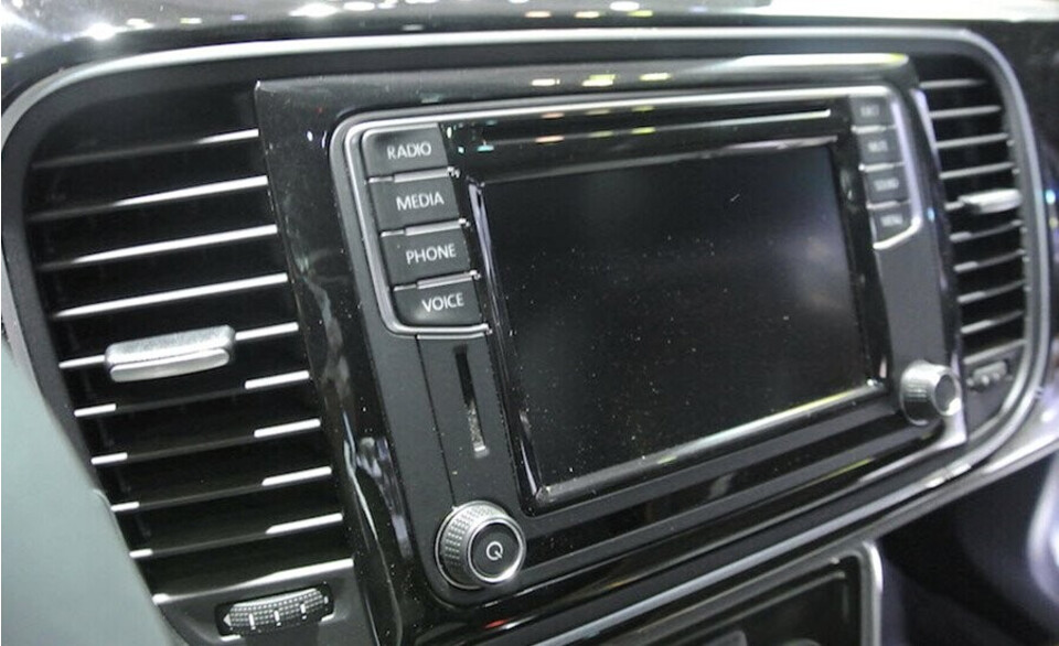 Hệ thống điều khiển truyền thông đa phương tiện giải trí, cổng kết nối USB, AUX-IN