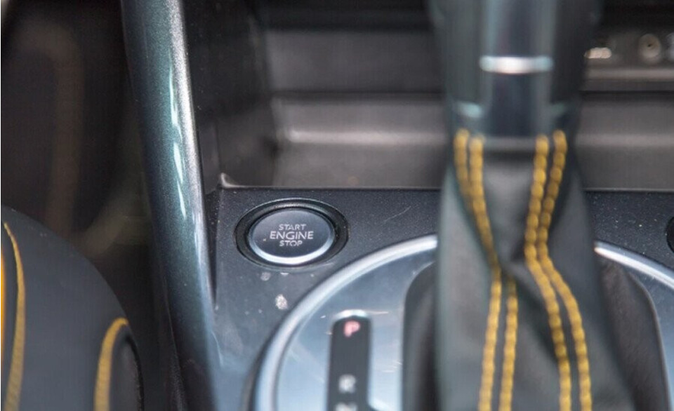 Hệ thống khóa cửa điều khiển từ xa và khởi động bằng nút bấm Start/ Stop