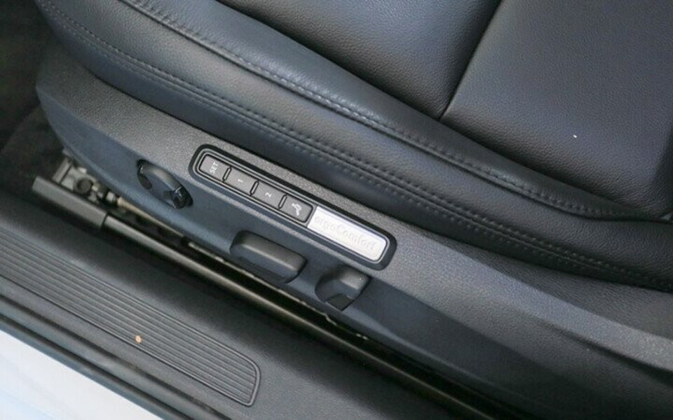 Ghế trước chỉnh điện 14 hướng Ghế trước chỉnh điện 14 hướng