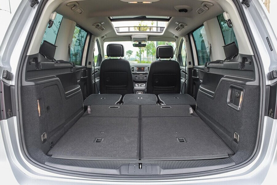 Ghế thứ 2 và 3 có thể sắp xếp linh hoạt cho việc chứa đồ cồng kềnh Ghế thứ 2 và 3 có thể sắp xếp linh hoạt cho việc chứa đồ cồng kềnh