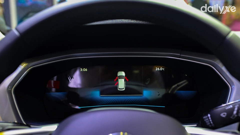 Đồng hồ kỹ thuật số hiển thị đầy đủ thông tin xe chuyển động