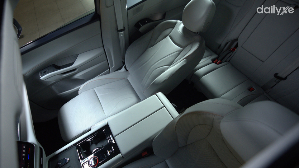 Hàng ghế sau đều có thể gập phẳng hoàn toàn tiện nghi