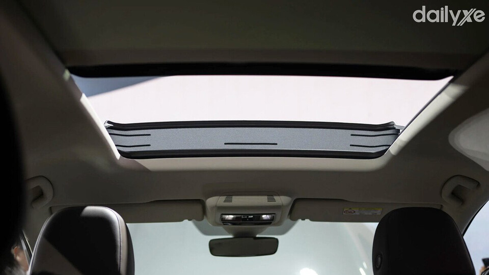 Cửa sổ trời toàn cảnh Panoramic Sunroof điều khiển cảm ứng